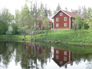 Smedjebacken - de gamla arbetarbostäderna vid bruksdammen.  